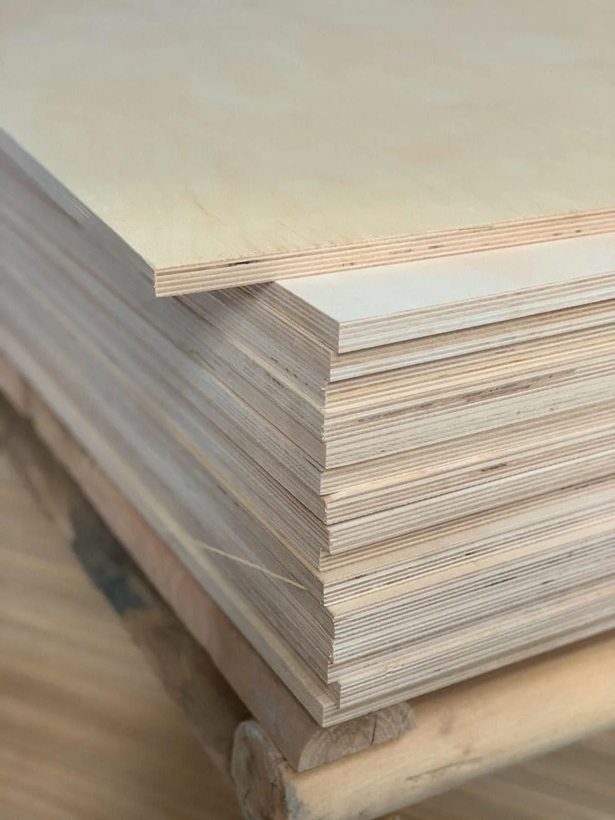 Birch plywood panels with natural faces and layered edges